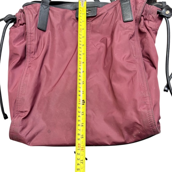 Burberry burgandy nylon and black leather shoulder bag - Picture 4 of 16